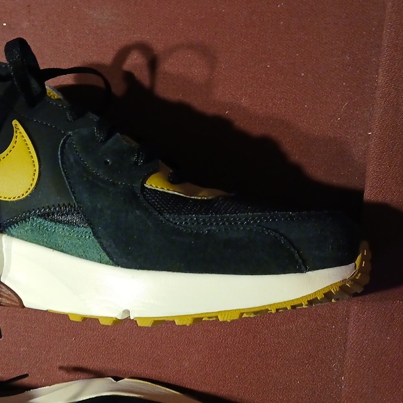 Nike air max sneakers...mens NWT...RETAIL 110.00 - Picture 3 of 4